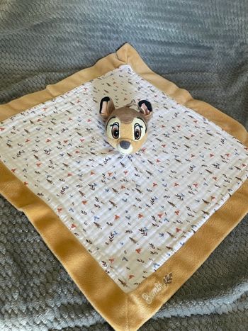 Doudou plat lange Bambi faon marron beige blanc feuilles Disney Nicotoy