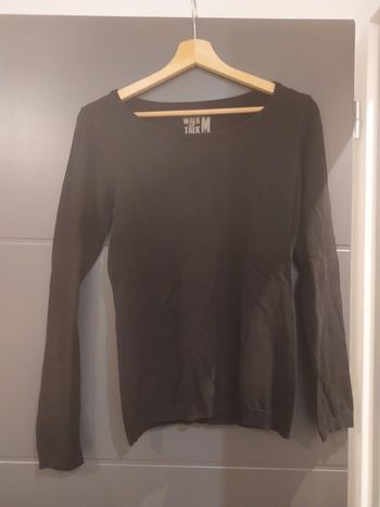 Pull noir Col évasé