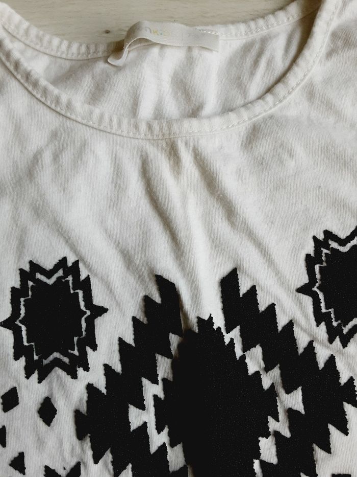 Vêtement fille tee-shirt manches courtes à franges noir et blanc 7 ans - photo numéro 2