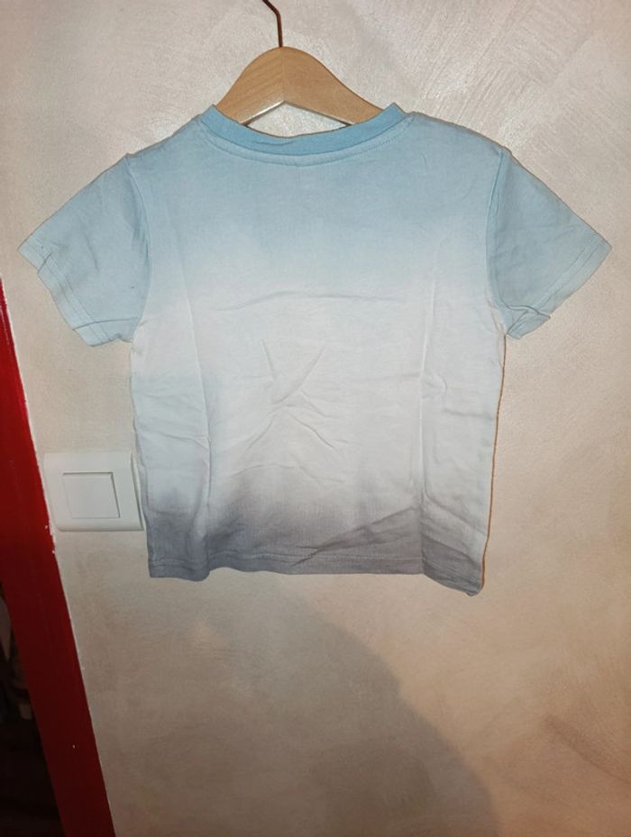 Tee shirt manches courtes taille 3/4 ans en très bon état - photo numéro 3