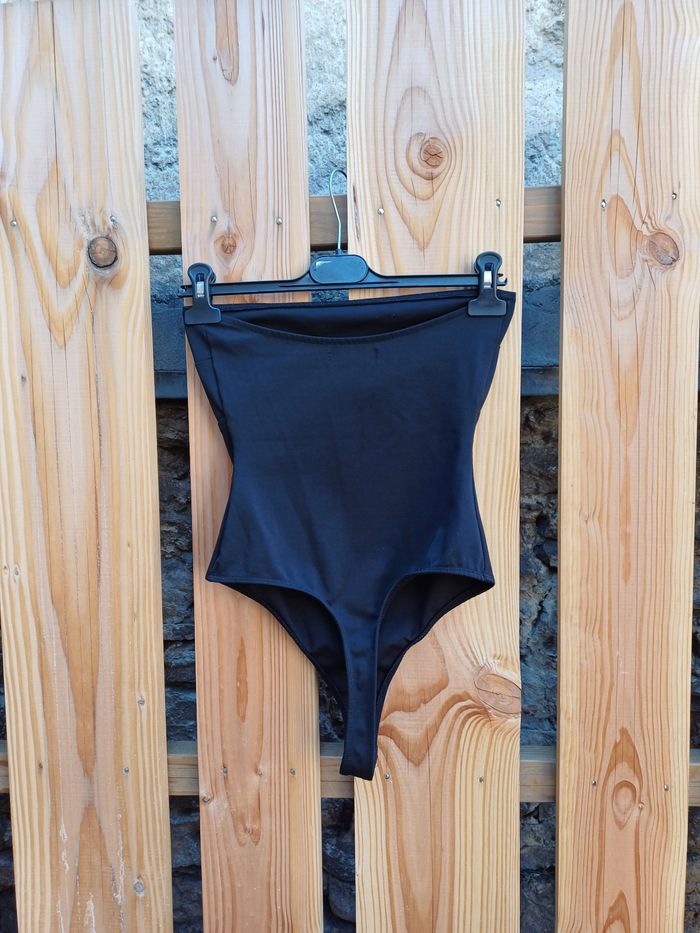 Joli body noir sans bretelles Bershka - photo numéro 6