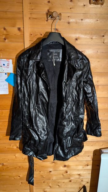 Trench noir reptile