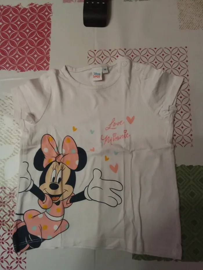 Tee shirt Minnie manches courtes taille 98(210)
