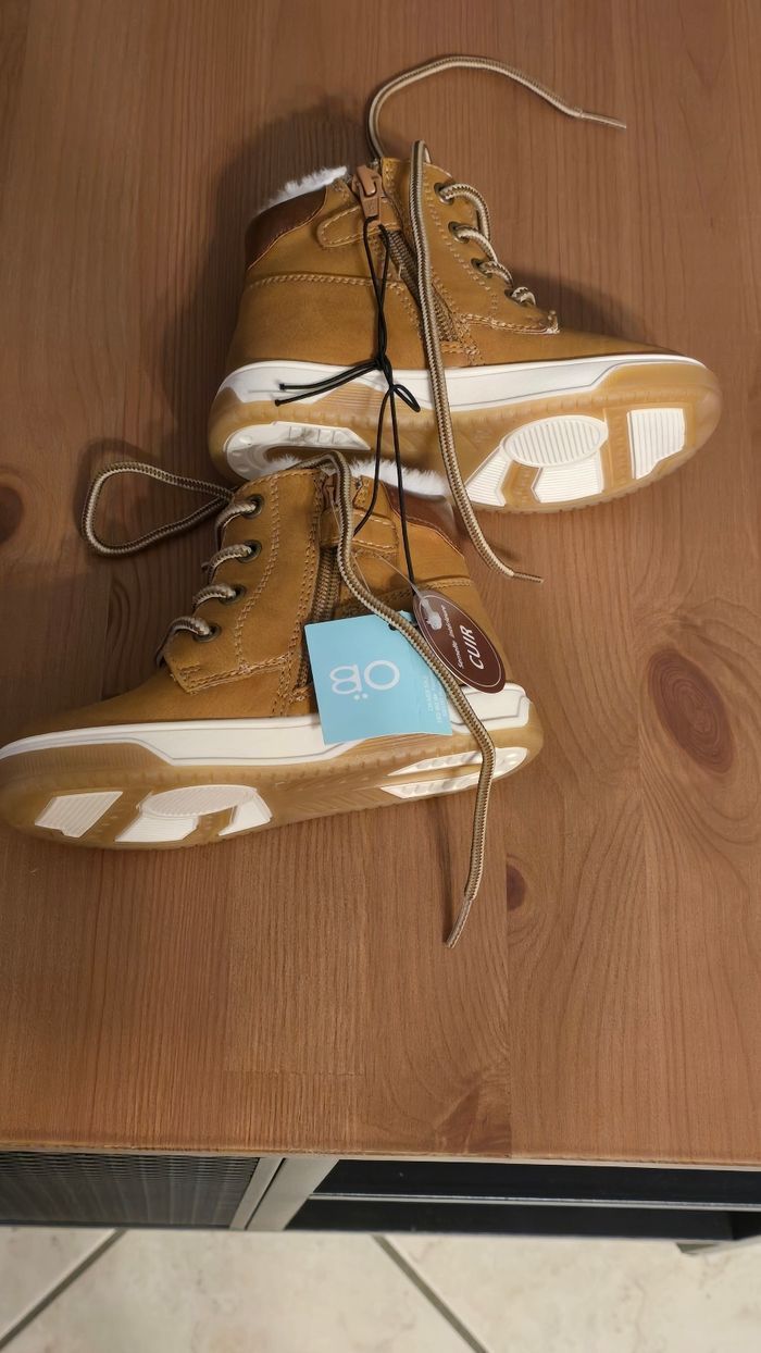 😍😍💙💙NEUVES  (non portées) 🤎🤎💥💥 superbes bottines fourrées garçon pointure 24🤎🤎💙💙 - photo numéro 4