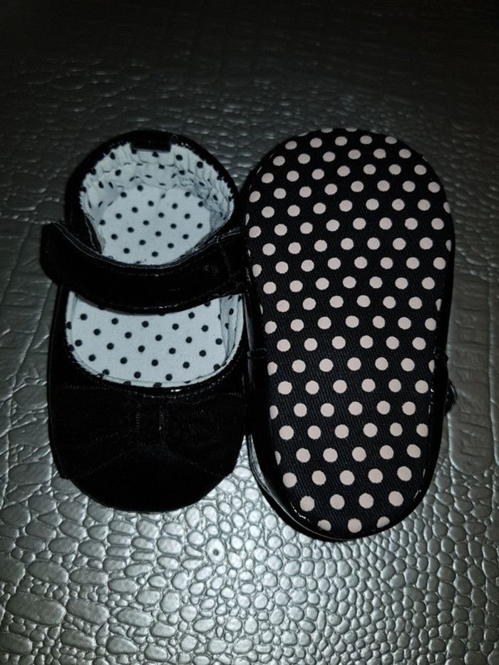 Ballerines vernis fille 6 mois état neuf - photo numéro 2