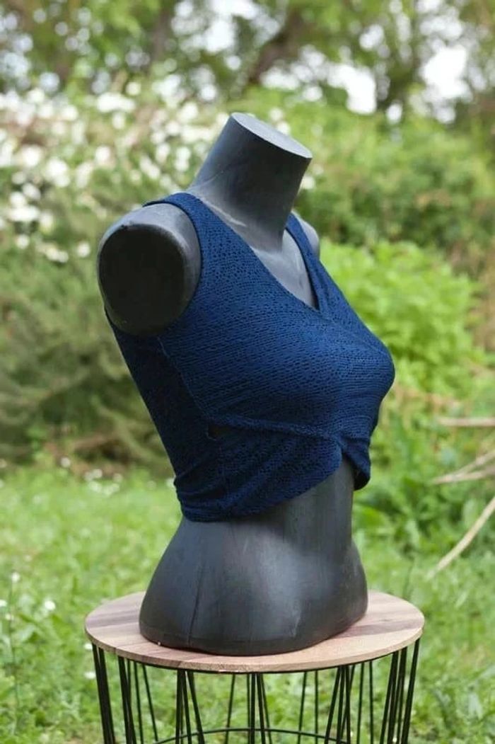 Top court dentelle bleu marine Jennyfer