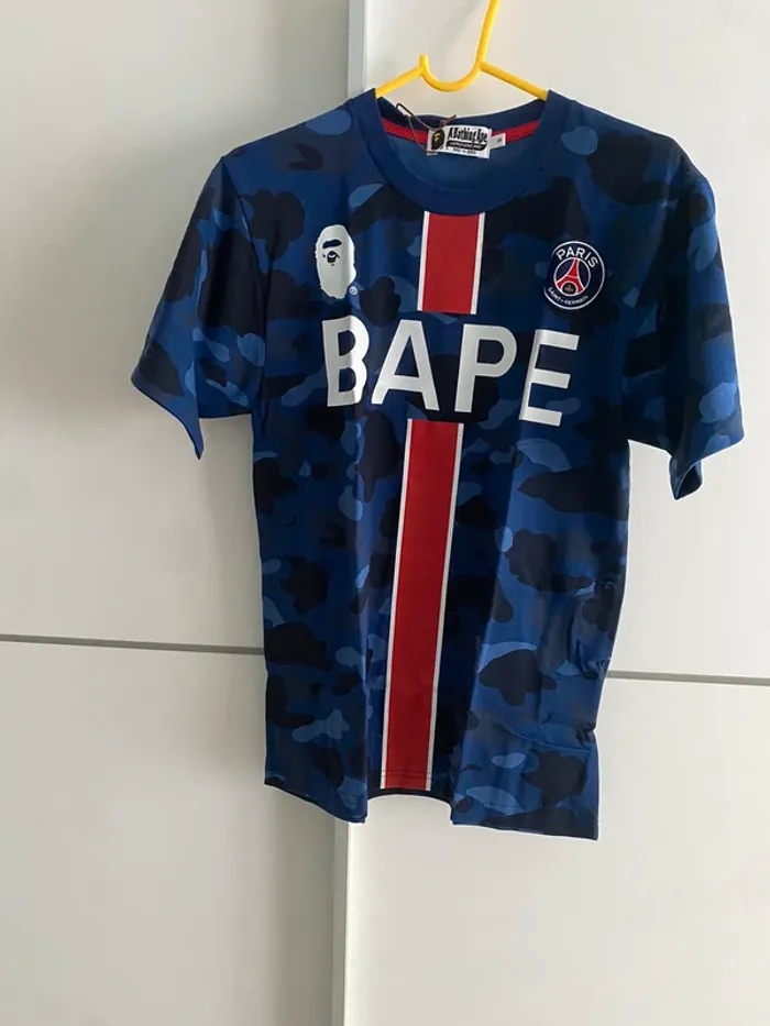 Very rare T-Shirt BAPE x PSG - photo numéro 2