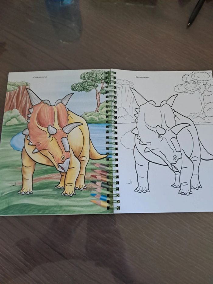 Dino livre coloriage avec autocollant neuf. - photo numéro 6