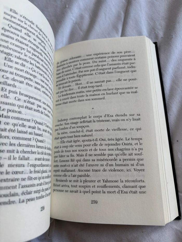 Livre Agatha Christie Double roman La mort n’est pas une fin Meurtre au champagne 00s - photo numéro 10