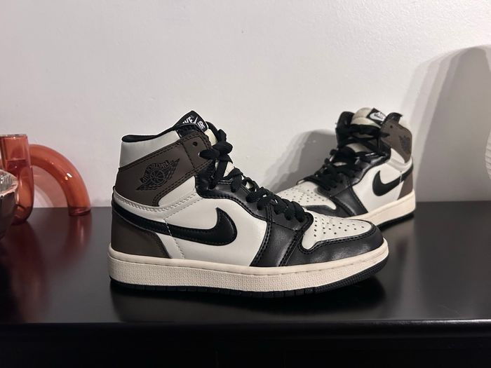 Air Jordan 1 Mid – Pointure 37,5 – Très bon état – Coloris noir/blanc/marron