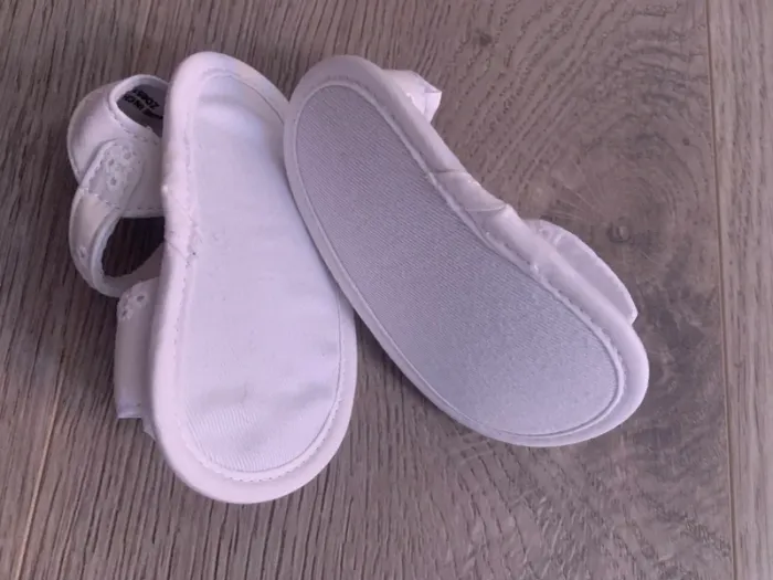 Petites chaussures d’été pour bébé 3/6 mois - photo numéro 2