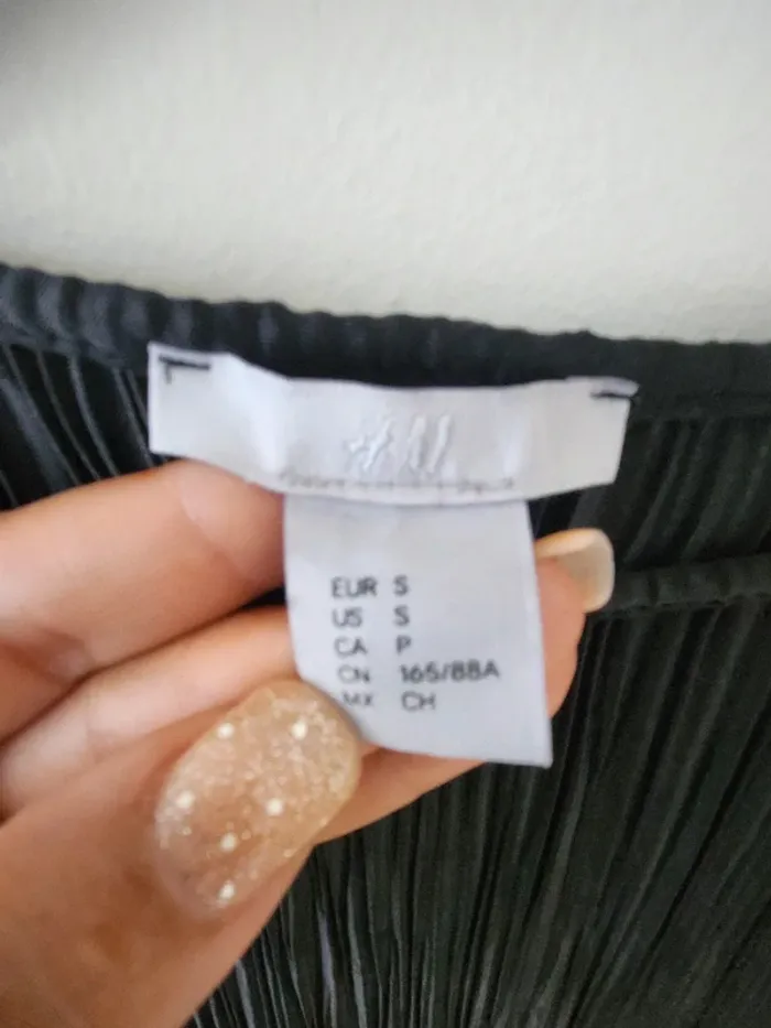 Haut sans manches noir plissé H&M - Taille S - photo numéro 4