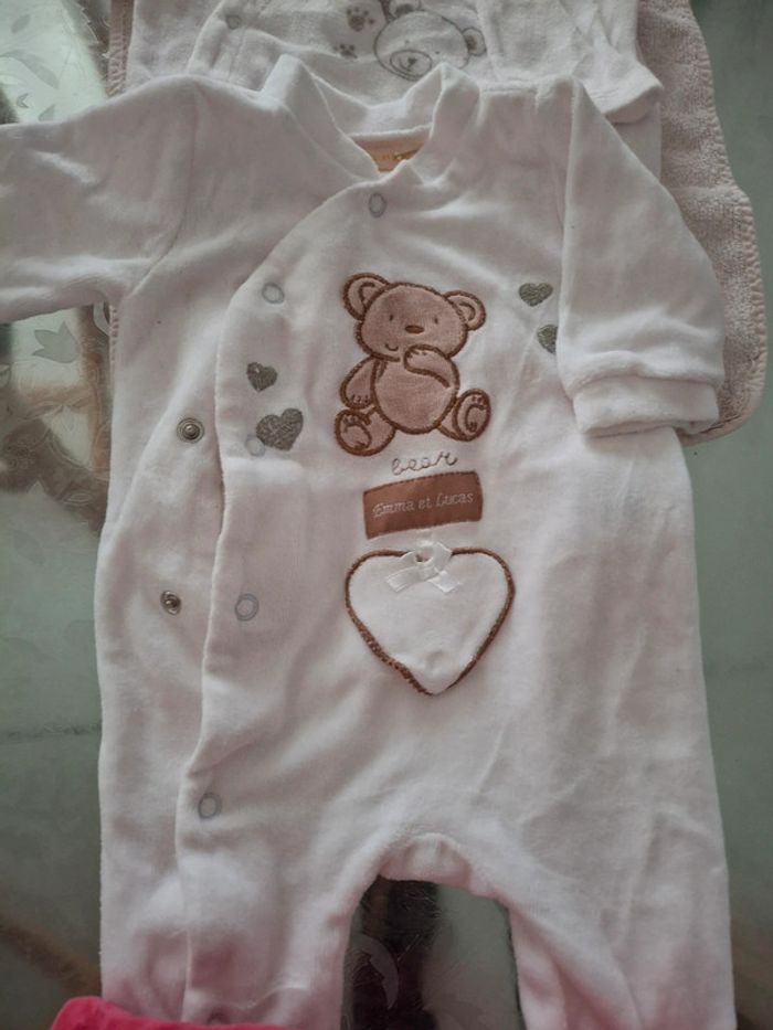Pyjamas 1 mois - photo numéro 4