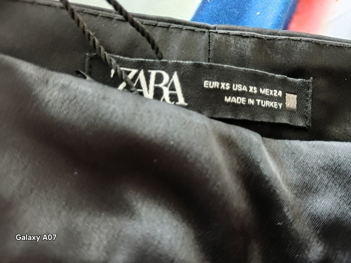 Pantalon Zahra neuf - photo numéro 4