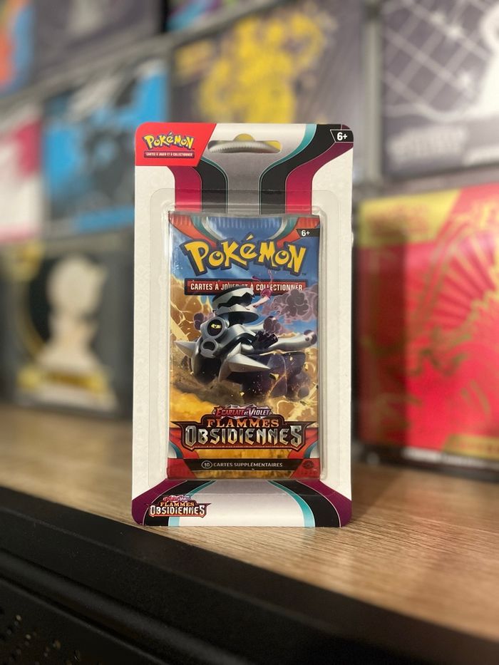 Booster blister ev3 flammes obsidienne illustration vrombi