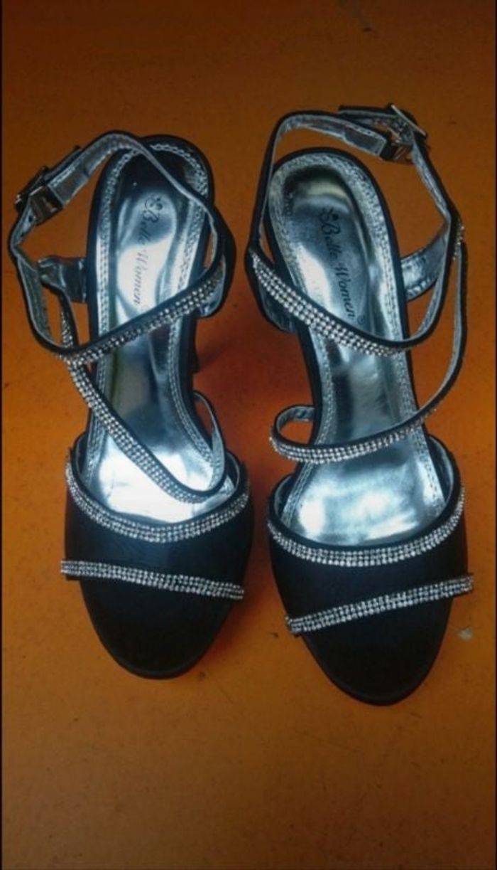 Sandales noir à talons Belle Women