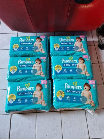 270 couches Pampers baby-dry taille 4