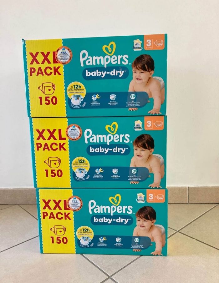 4 gros cartons Couches Pampers taille 3