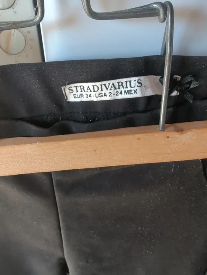 Pantalon fille/femme noir Stradivarius taille 34 - photo numéro 2