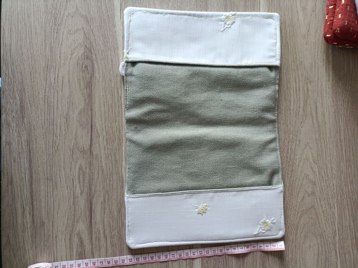 Protege livre blanc fleur brodé - photo numéro 4