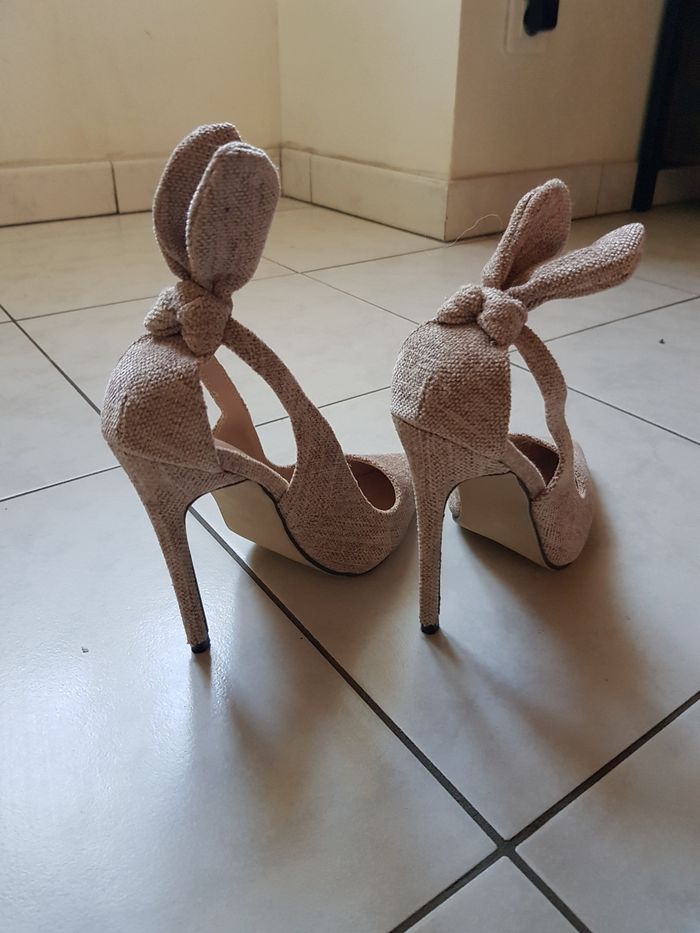 Chaussure à talon avec nœuds - photo numéro 2