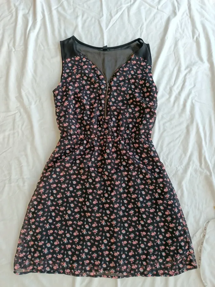 Robe a fleurs noir Jennyfer taille S - photo numéro 2