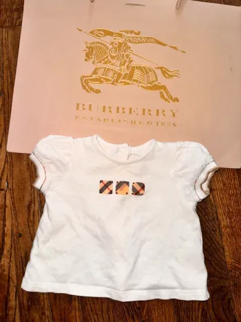 T-shirt Burberry 6 mois