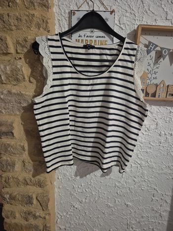 Débardeur court marinière avec dentelle aux épaules La Halle taille 44