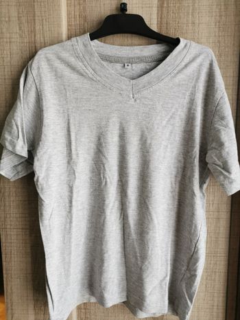 Tee-shirt garçon, 8 ans, col V