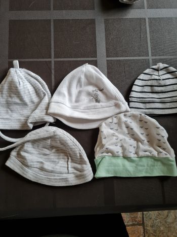 Lot bonnets 0/6 mois