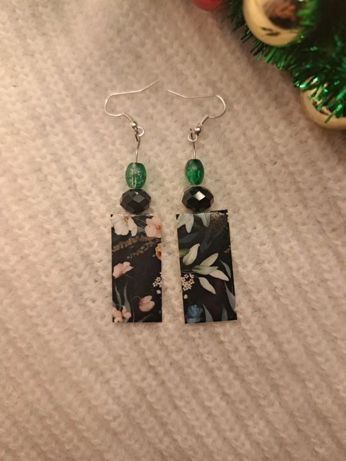 Boucles d'oreilles pendante noir et verte florale - photo numéro 6