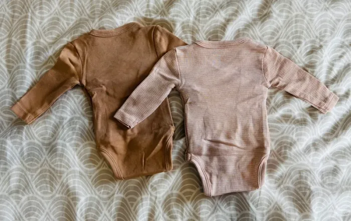 Lot de 2 bodies croisés manches longues - Kiabi - Taille naissance - photo numéro 2
