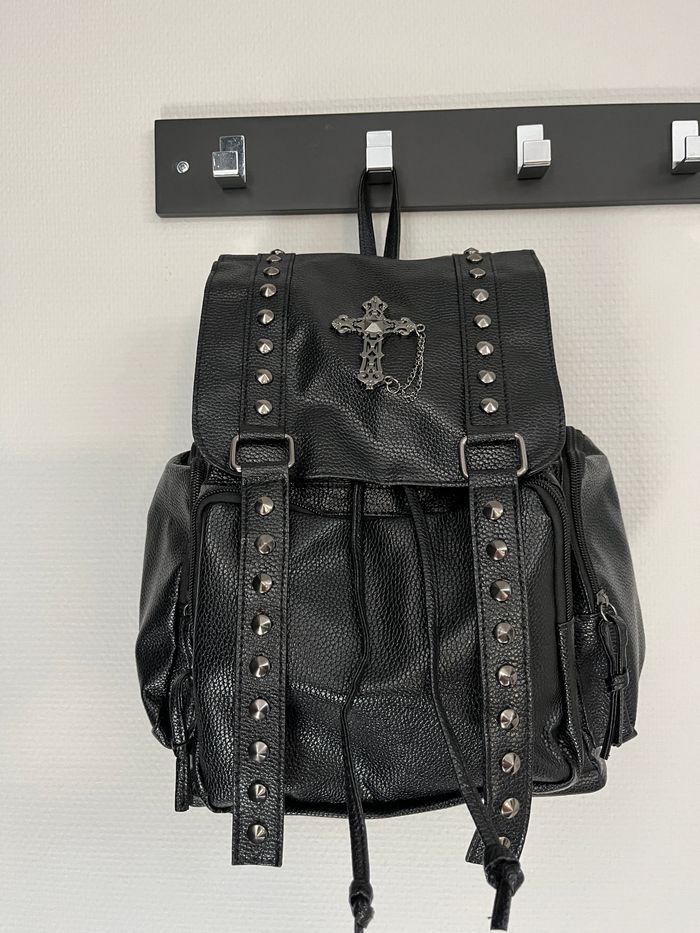 Beau Sac à Dos Gothique avec Croix & Rivets