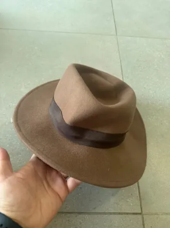 Chapeau marron Asos, très bon état, taille unique