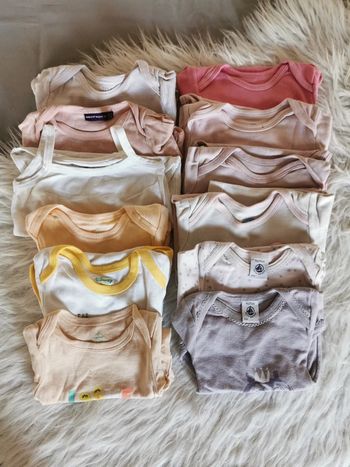 Lot de 12 bodies 9 mois