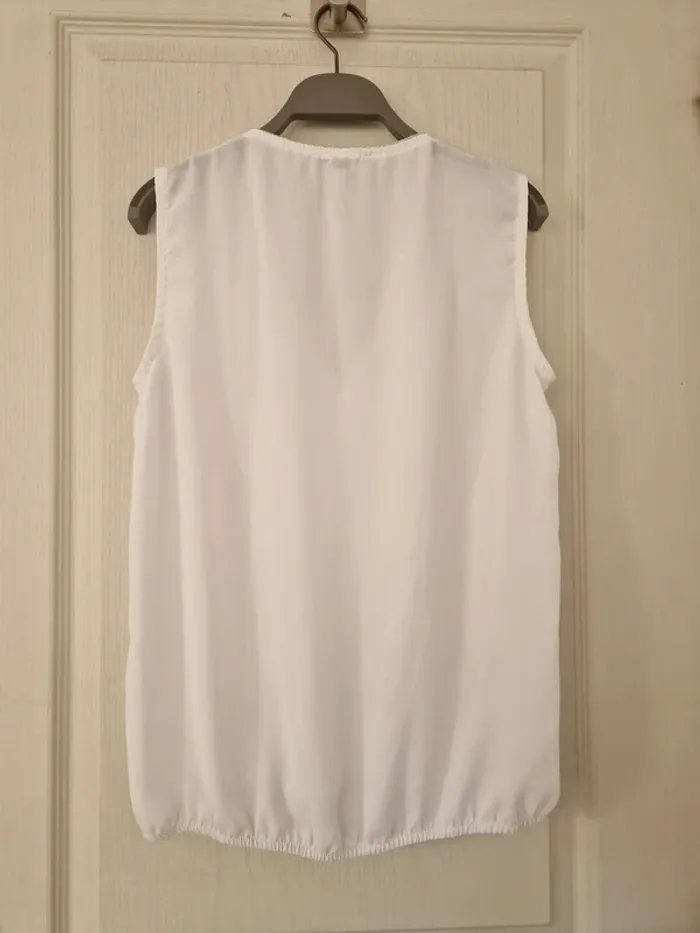 Haut blanc avec liseret or femme etam taille M/38 - photo numéro 4
