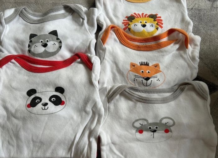 Lots Bodies 3 et 6 mois