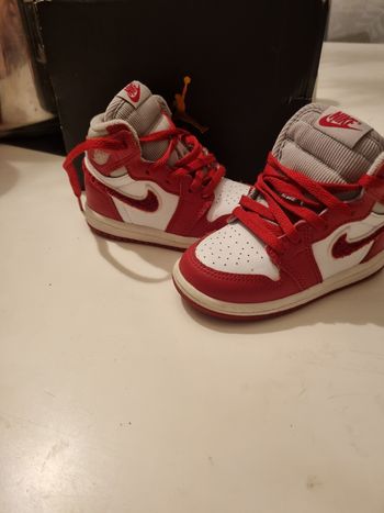 Nike jordan gris rouge blanc