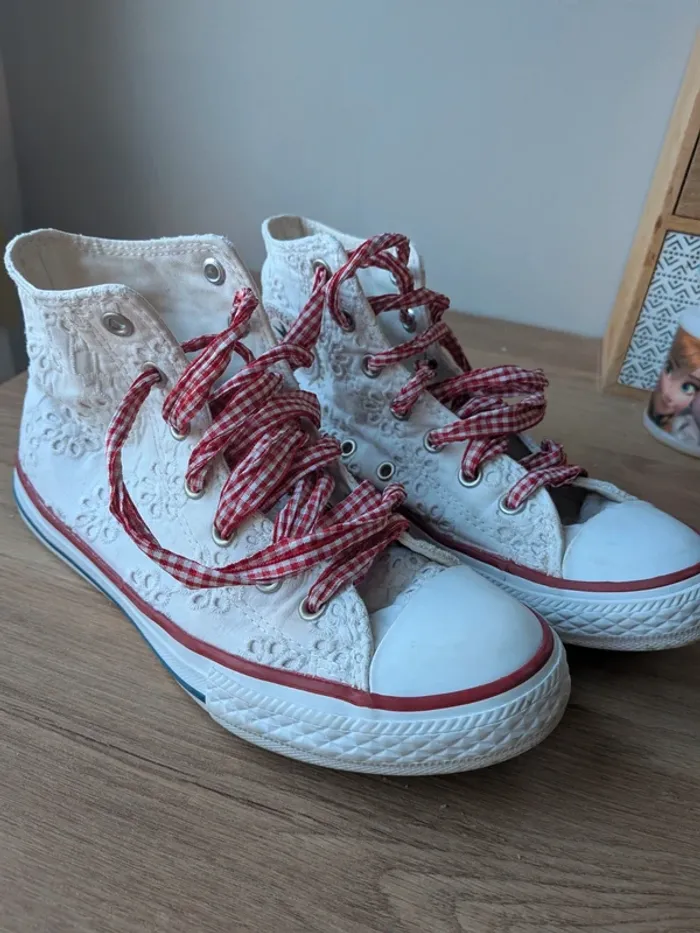 Converse broderie anglaise et lacets vichy