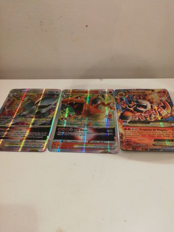Grandes cartes pokémons Charizard Vstar , Arceus Vstar et Mega CAMÉRUPT EX