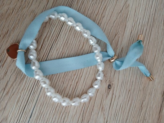 2 bracelets