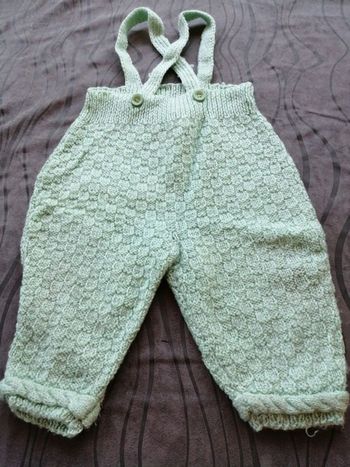 Pantalon à bretelles vert 6 mois / 1 an tricoté main Phildar