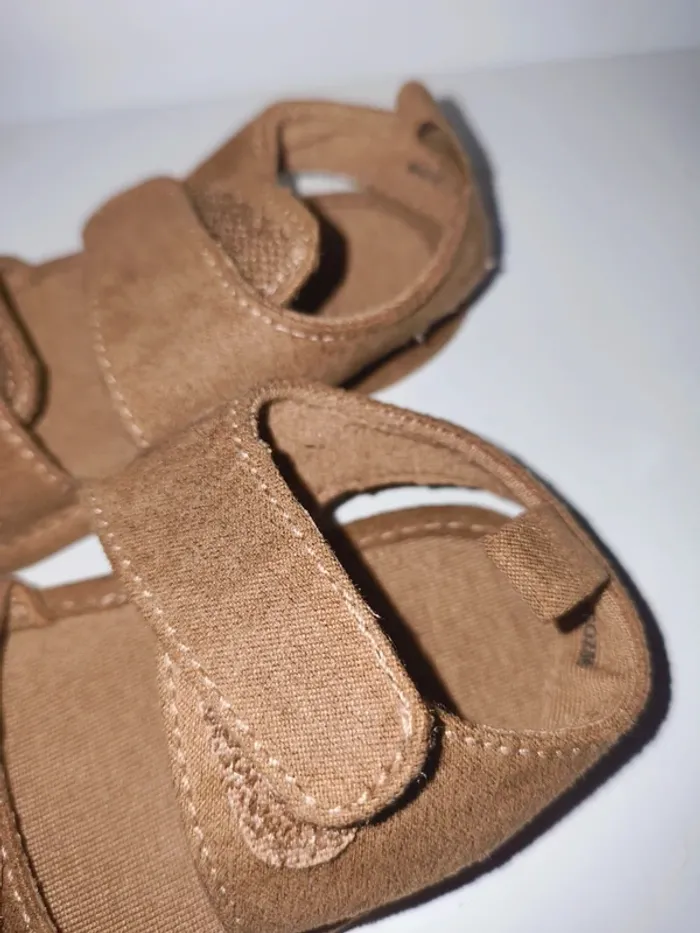 Sandales bébé 6-9 mois Kiabi excellent état - photo numéro 3