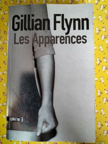 Livre roman Gillian Flynn Les apparences