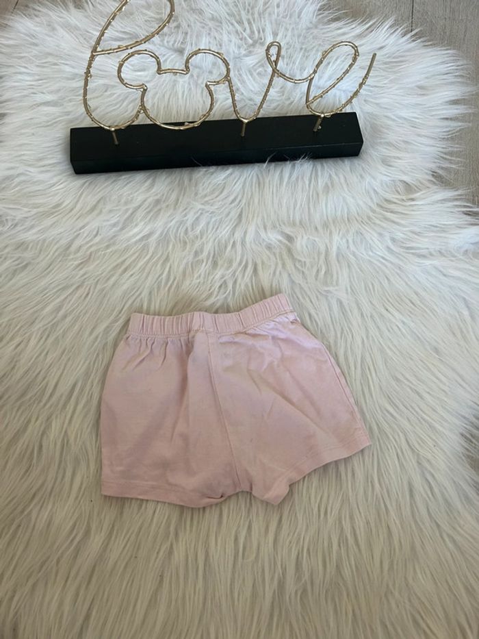 Très beau short minnie 🥰 Disney taille 12 mois - photo numéro 3