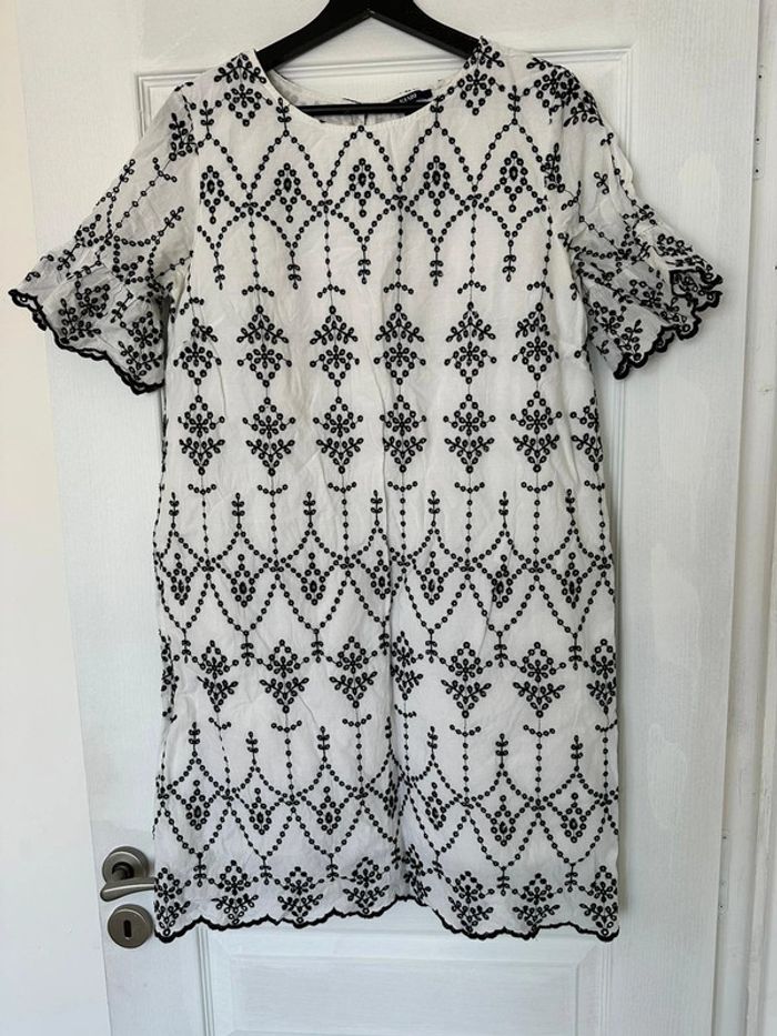 Robe en broderie