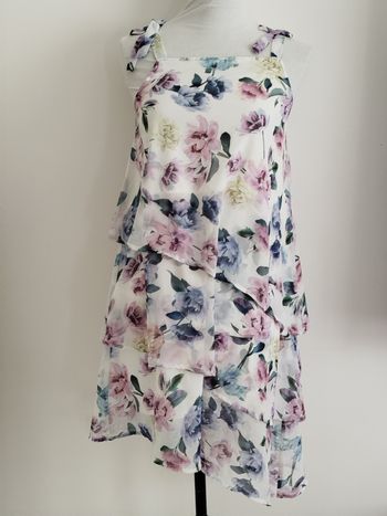 Jolie robe asymétrique blanche fleurie H&M taille 10-12 ans