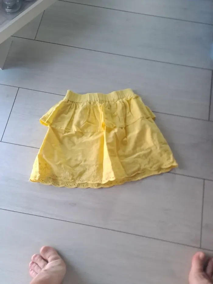 Belle jupe jaune 5ans