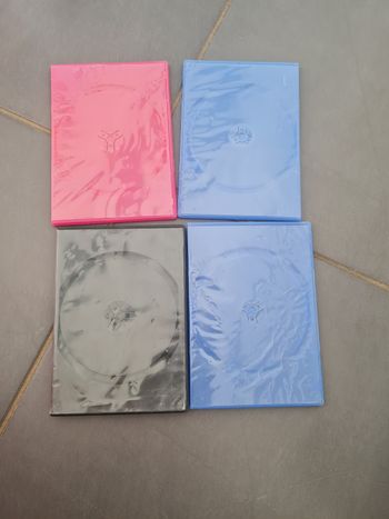 4 boîtiers vides pour dvd