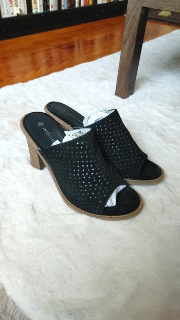 Mule en cuir daim noire talon 8 cm